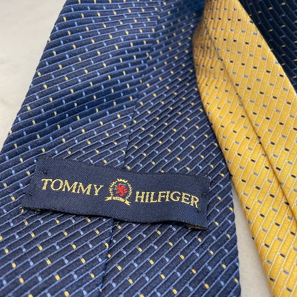 Tommy Hilfiger 100% Silk tie in navy and yellow. - Picture 2 of 3